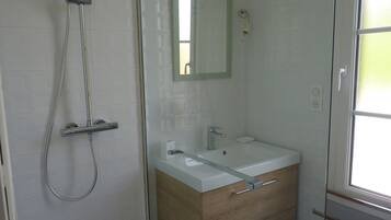 Bathtub, hair dryer, towels