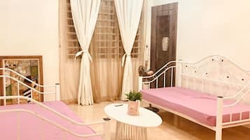 5-Bedroom Home | 5 bedrooms, iron/ironing board, free WiFi, bed sheets