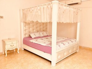 Ferienhaus, 5 Schlafzimmer | 5 Schlafzimmer, Bügeleisen/Bügelbrett, kostenloses WLAN, Bettwäsche