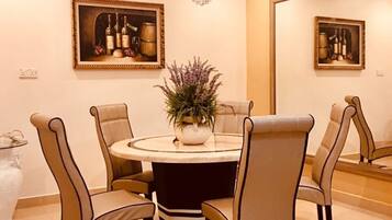 5-Bedroom Home | In-room dining