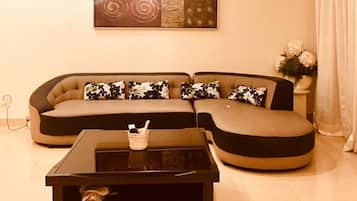 Casa, 5 quartos | Sala de estar | Smart TV