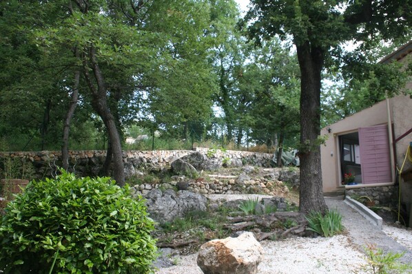 Property grounds - 2 rooms with patio - terrace in beautiful property (Saint-Jeannet)