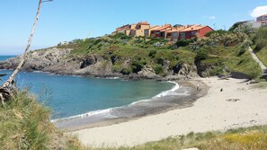 In Strandnähe, Liegestühle, Strandtücher