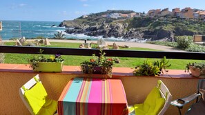 Outdoor dining - exceptional view of the sea terrace not overlooked sunny and quiet (Collioure)