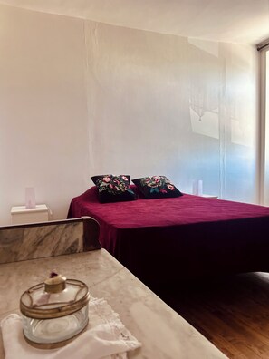 3 bedrooms, iron/ironing board, Internet