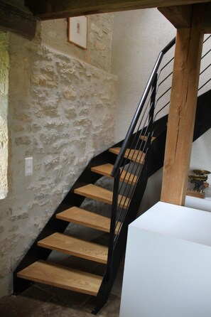 Interior - An authentic white stone barn renovated for 4, with fireplace (Caniac-Du-Causse)