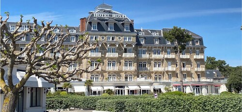 Bel appartement Face mer devant la plage, vue magnifique, parking privé