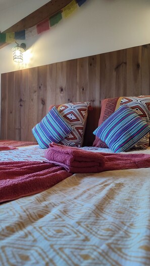 2 bedrooms, iron/ironing board, travel crib, free WiFi - The Barn ( KARMA) (GuestHouses28&40) (Andres)