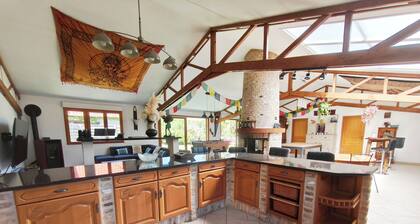 "The Barn" large space + billiards, Stella table soccer, darts (KARMA)