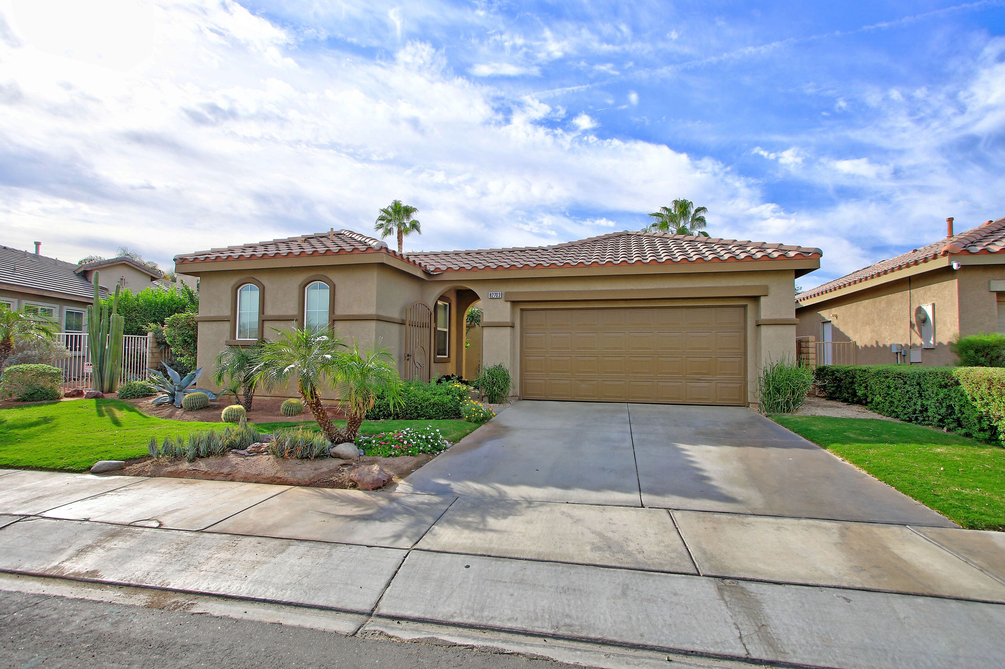 Beautiful Indian Palms CC Home with many amenities