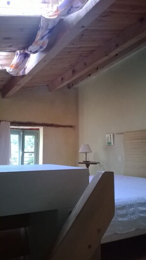 1 chambre, fer et planche à repasser, accès Internet