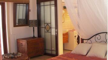 2 bedrooms, iron/ironing board, Internet, bed sheets