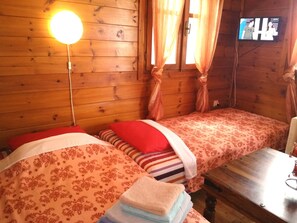 Family Townhome | Iron/ironing board, free cots/infant beds, free WiFi, bed sheets