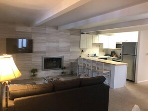 Televisión y chimenea 