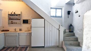 Villa, Private Pool (Lefkothea) | Dapur peribadi | Peti sejuk/penyejuk beku saiz penuh, ketuhar, dapur, pembancuh kopi/teh