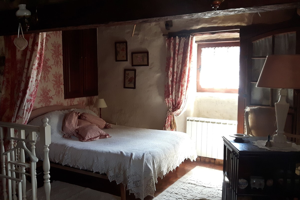 Doppelzimmer, 1 Doppelbett (Lavande) | Individuell dekoriert, Bügeleisen/Bügelbrett, Babybetten, Zustellbetten