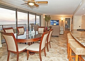 Dining - 2nd Floor! Dog Friendly! Gulf Front! Luxury! 60ft of Glass! (Panama City Beach)