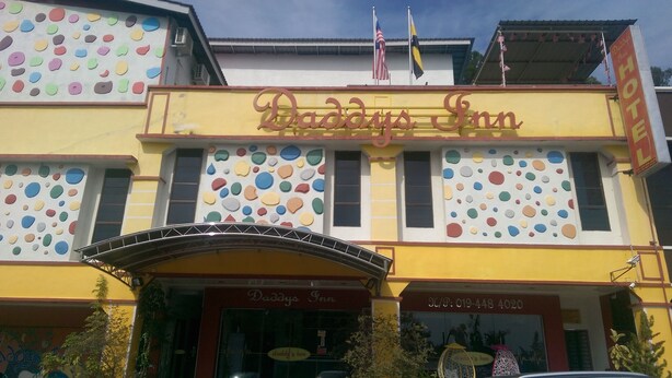 A building with a colorful facade and the name "Daddy's Inn" prominently displayed. - Daddy's Inn (Lumut)