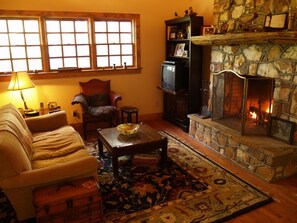 Smart-tv, eldstad, tv-spel och dvd-spelare