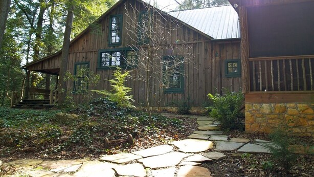 A wooden cabin with a stone pathway leading to a porch. - Beautiful Lake Burton Compound - Pet Friendly (Clarkesville)