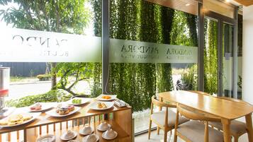 Free daily buffet breakfast