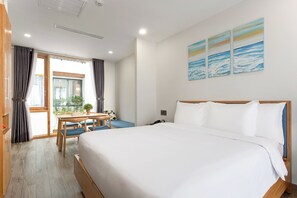 Minibar, in-room safe, desk, iron/ironing board - Pandora Boutique Villa (Da Nang)