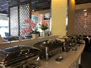 Breakfast, lunch, dinner served; Thai cuisine - Grand Oliver Hotel (Sadao)