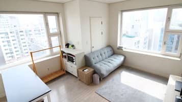 Full House | Living area | Flat-screen TV