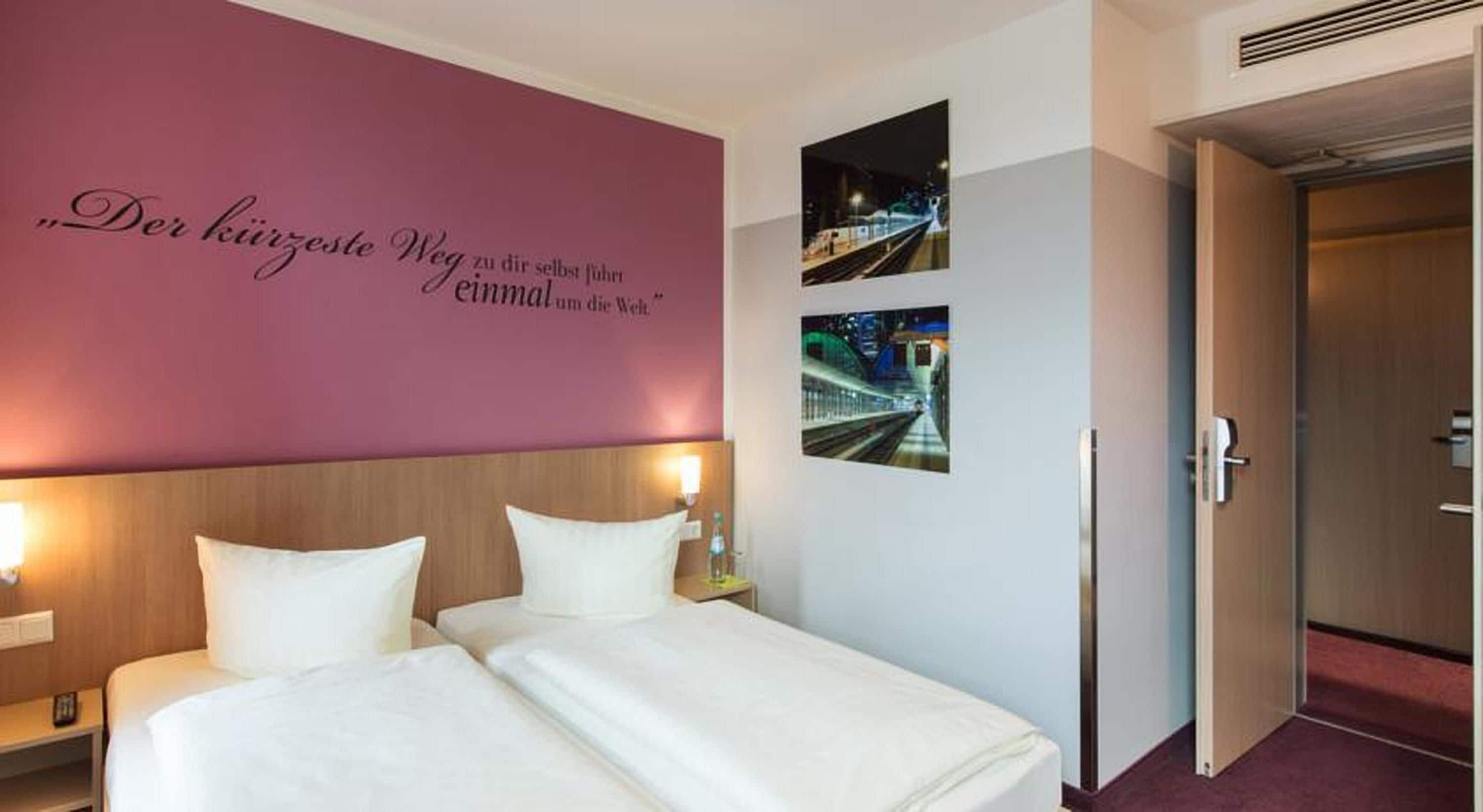 double room | desk, soundproofing, free cots/infant beds, free wifi