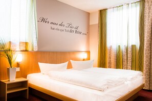 Bureau, chambres insonorisées, lits bébé (gratuits), Wi-Fi gratuit