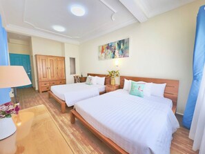 Phòng dành cho gia đình, 2 giường đôi | Bàn, màn/rèm cản sáng, giường gấp/giường phụ (phụ phí) 