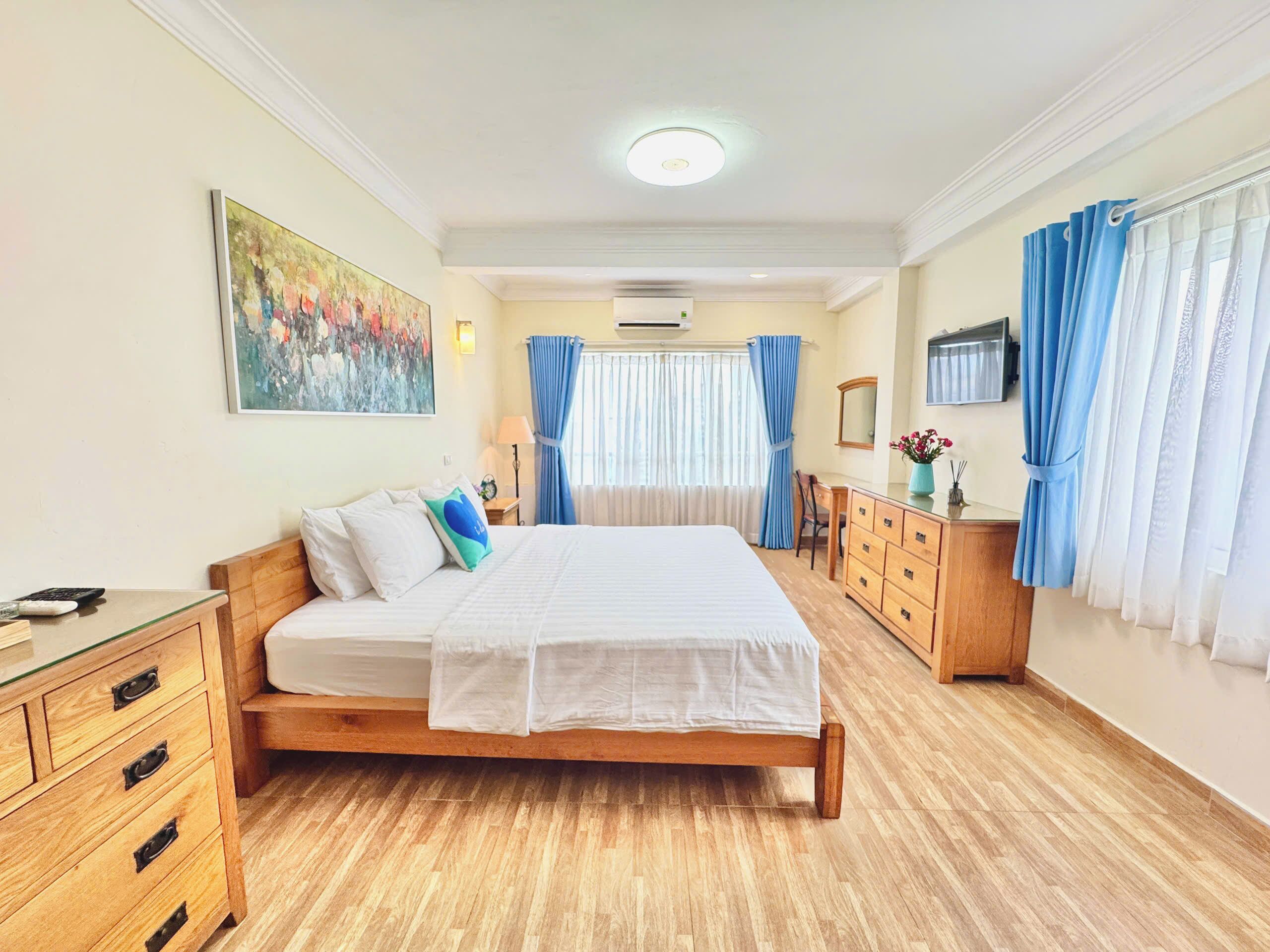 deluxe double room | desk, blackout curtains, rollaway beds, free wifi