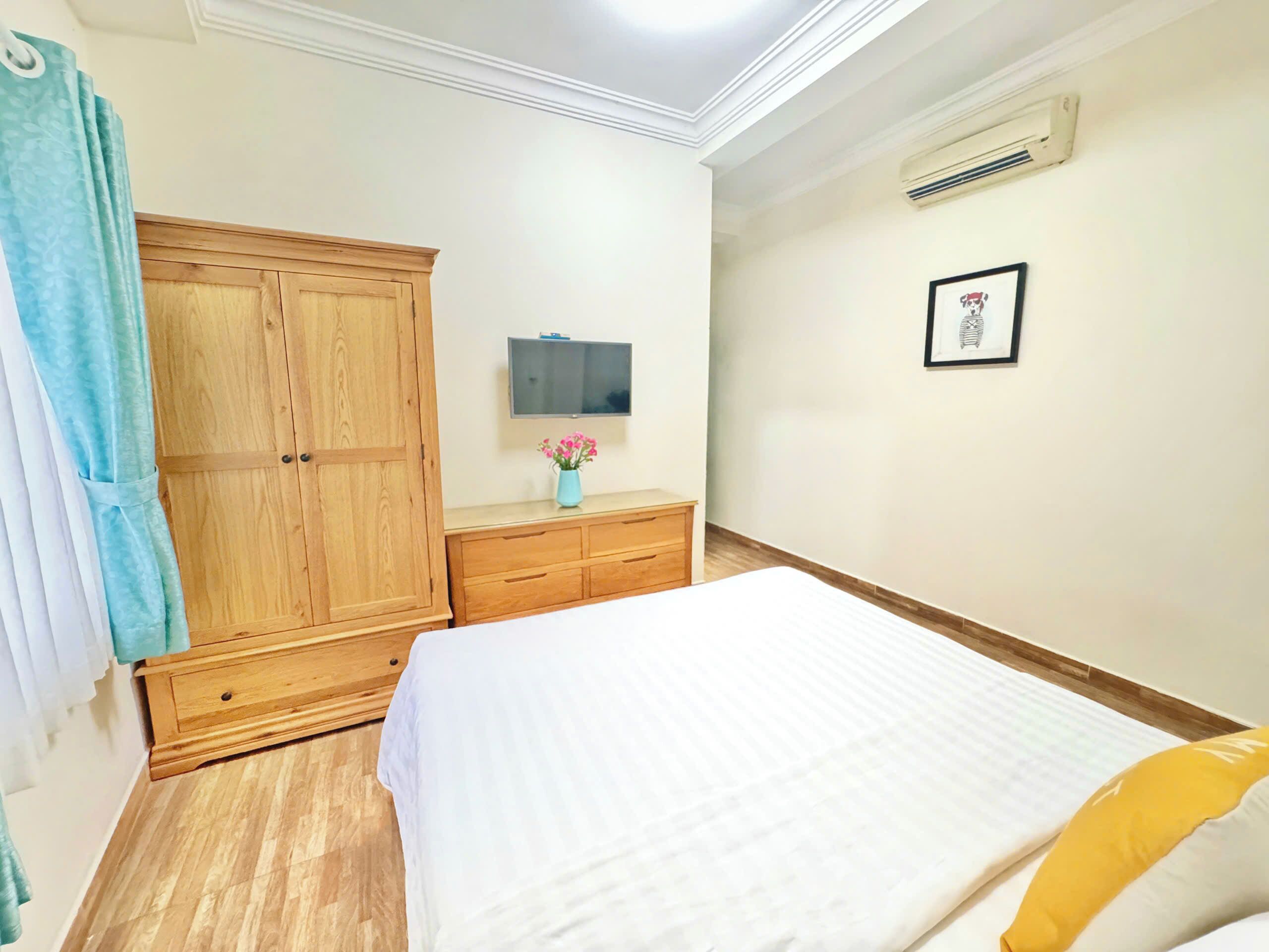 standard double room | desk, blackout curtains, rollaway beds, free wifi