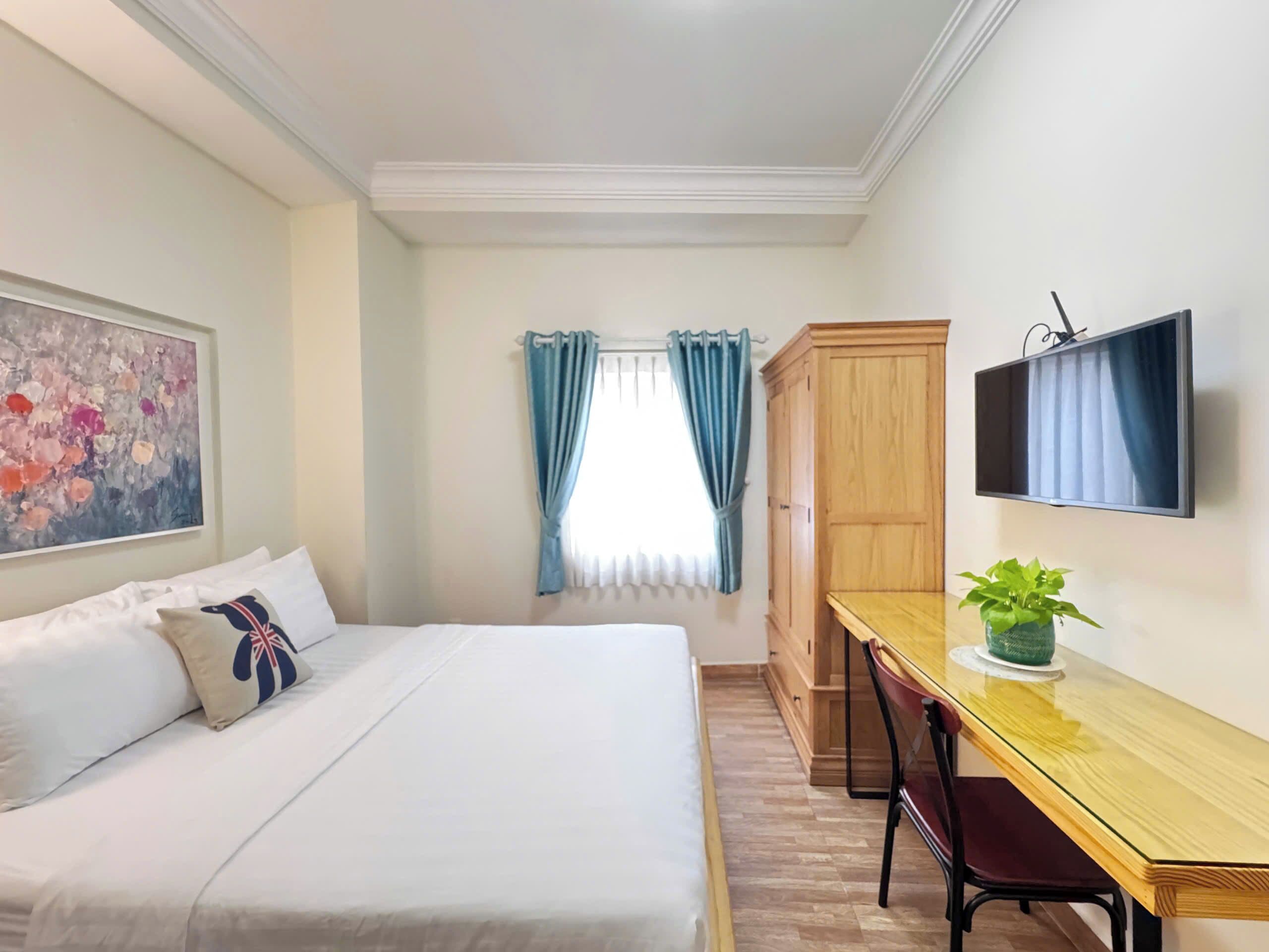 Phòng đôi Tiêu chuẩn | Bàn, màn/rèm cản sáng, giường gấp/giường phụ (phụ phí) 