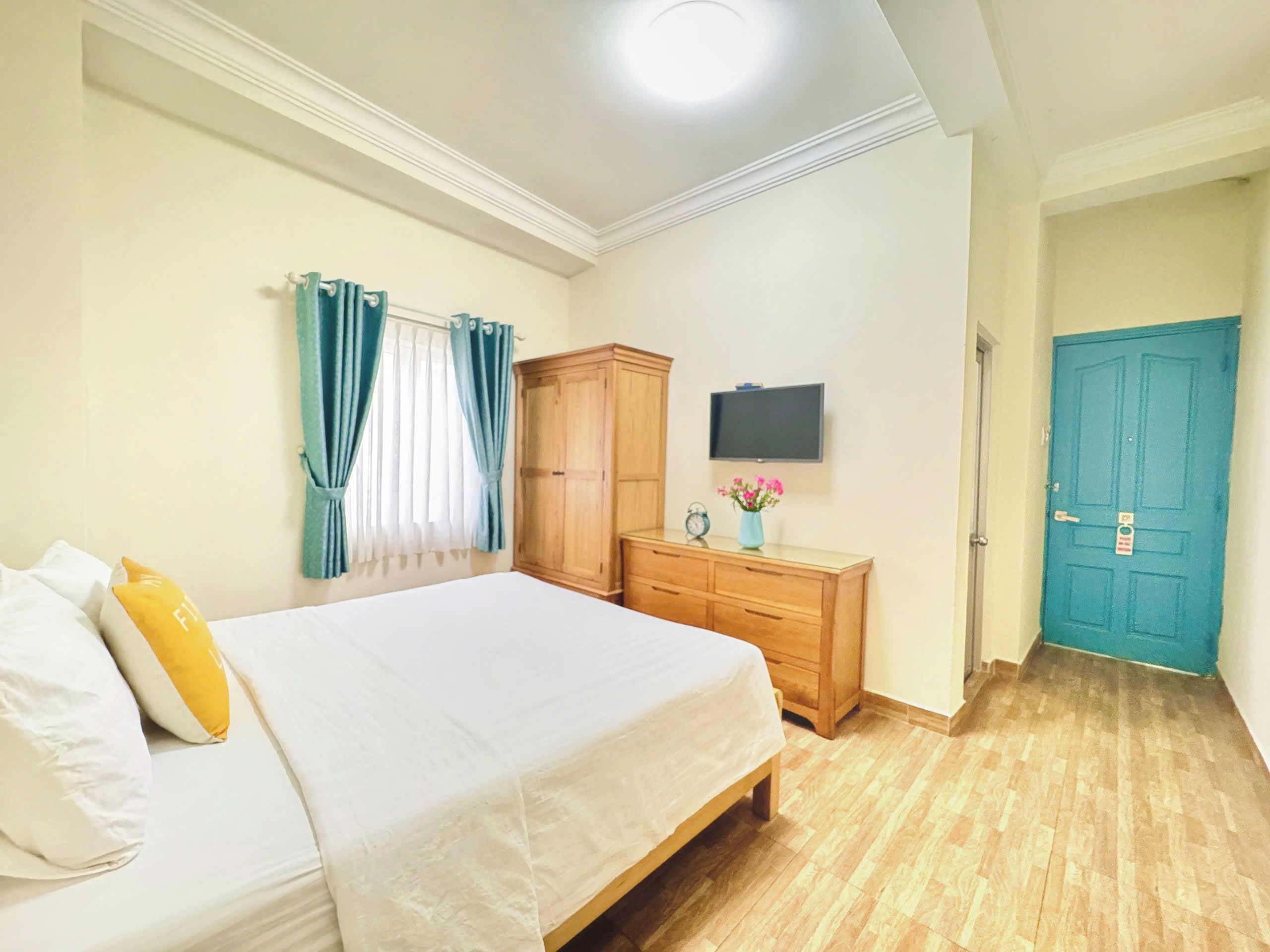 standard double room | desk, blackout curtains, rollaway beds, free wifi