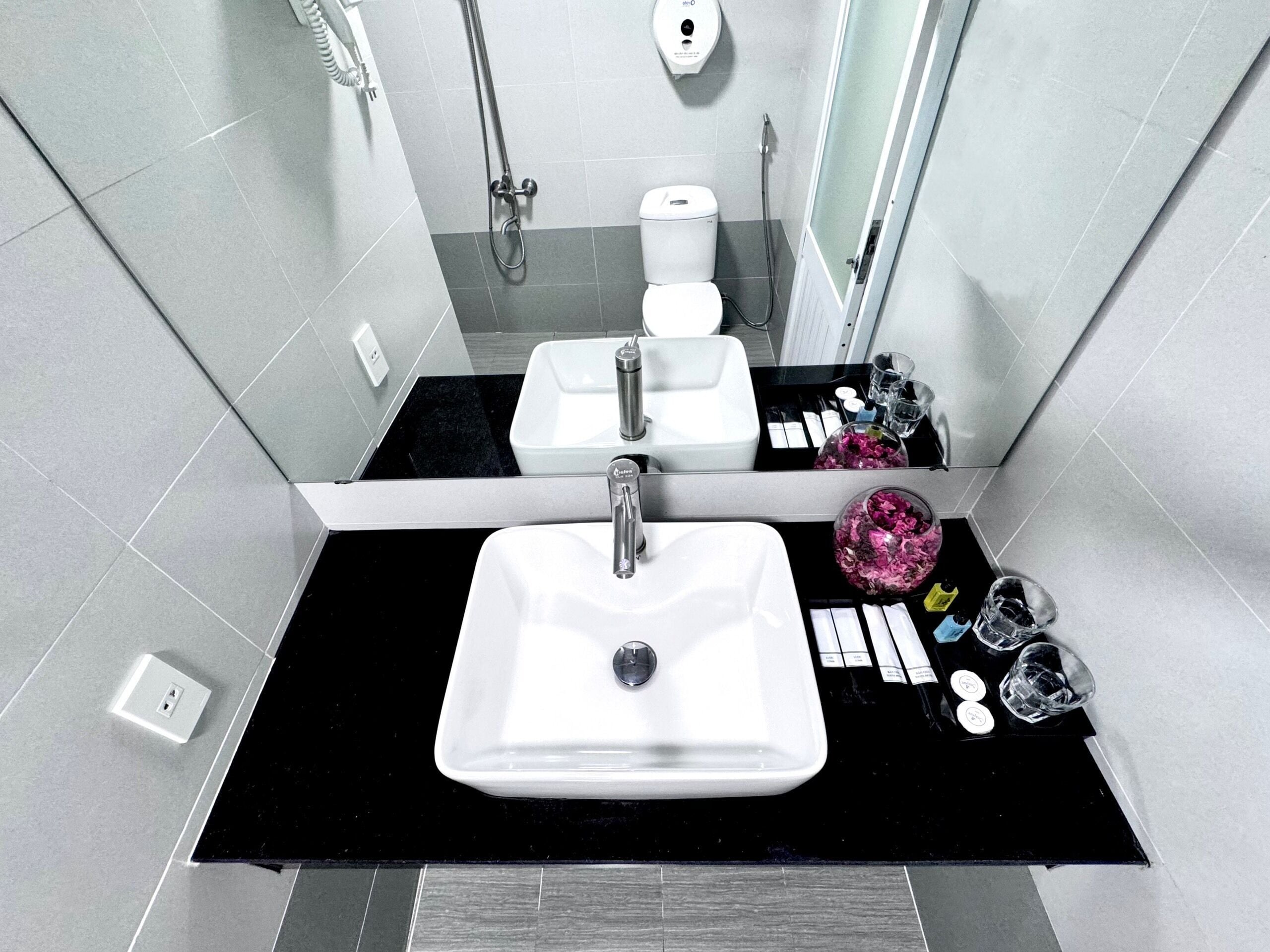 superior double room | bathroom | shower, free toiletries, hair dryer, slippers