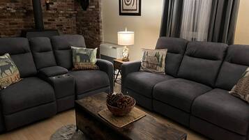 Smart TV, chimenea y estéreo