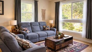 Smart TV, caminetto, impianto stereo