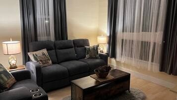 Smart TV, fireplace, stereo