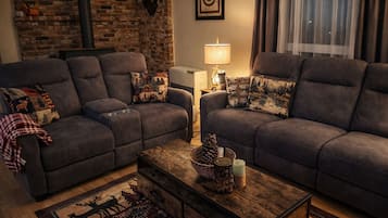 Smart TV, fireplace, stereo