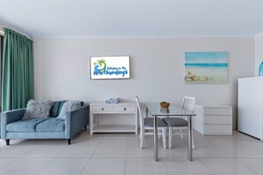 Estúdio, 1 quarto | Cofres nos quartos, individualmente decorados