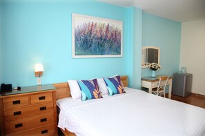 Desk, rollaway beds, free WiFi - Cozy House 160 (Ho Chi Minh City)