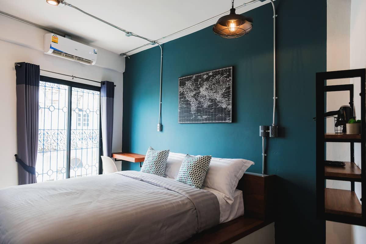 Double Room, 1 Queen Bed, Private Bathroom | Premium bedding, desk, laptop workspace, blackout drapes