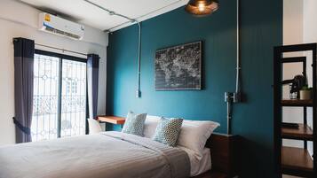 Double Room, 1 Queen Bed, Private Bathroom | Premium bedding, desk, laptop workspace, blackout drapes