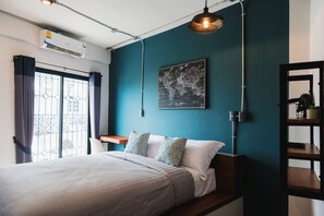 Chambre Double, 1 grand lit, salle de bains privée