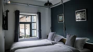 Twin Room, Private Bathroom | Premium bedding, desk, laptop workspace, blackout drapes