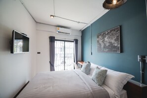 Chambre Double, 1 grand lit, salle de bains privée