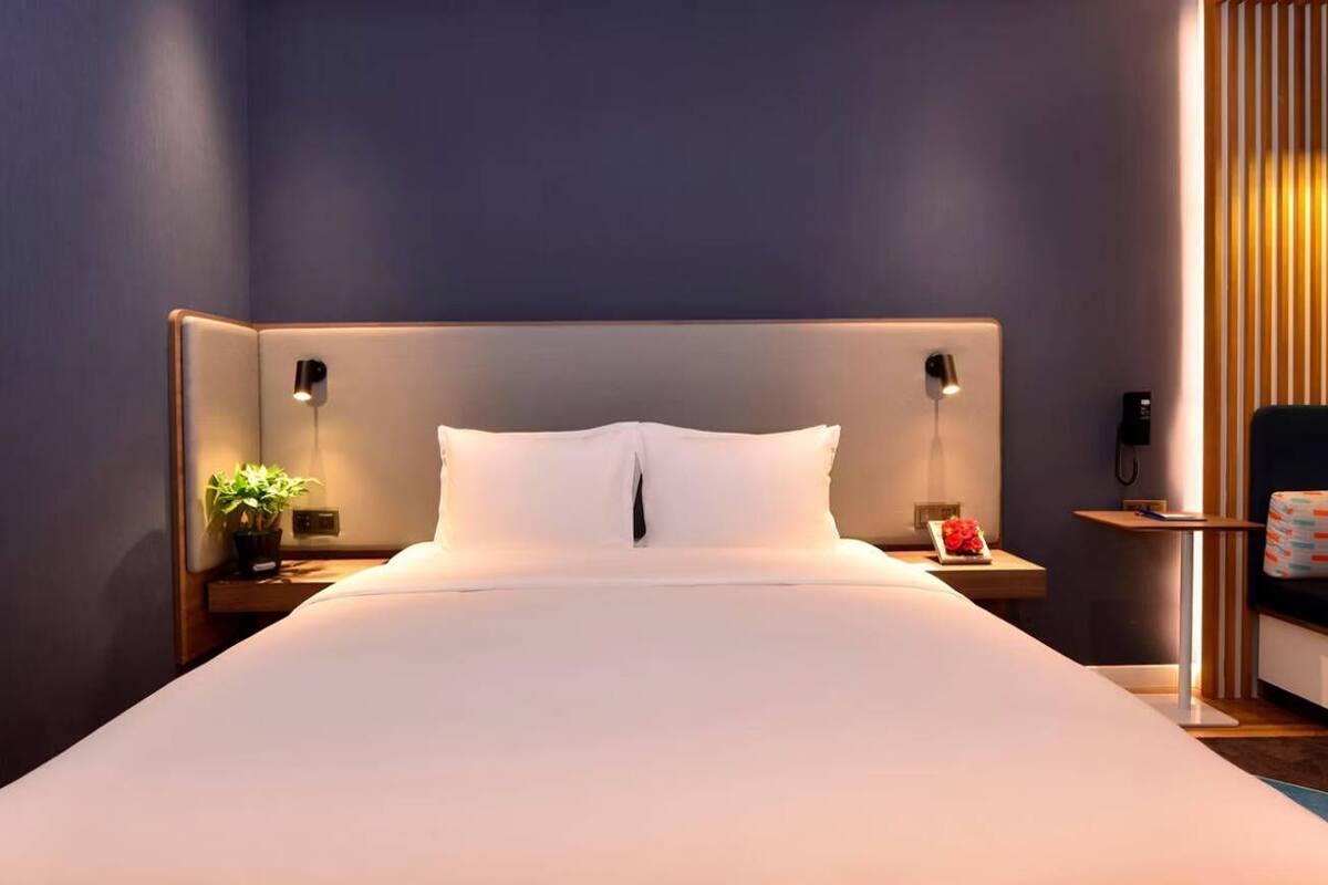 In-room safe, desk, soundproofing, free WiFi