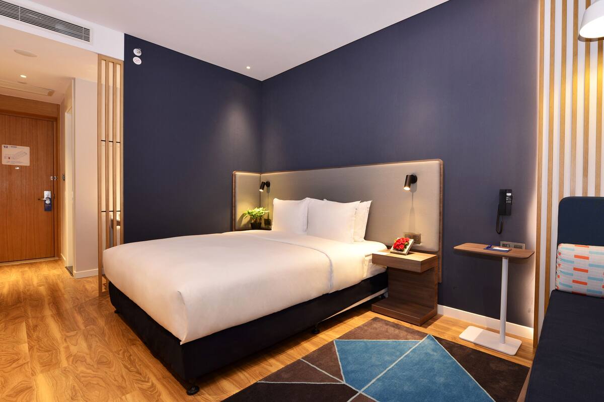 In-room safe, desk, soundproofing, free WiFi