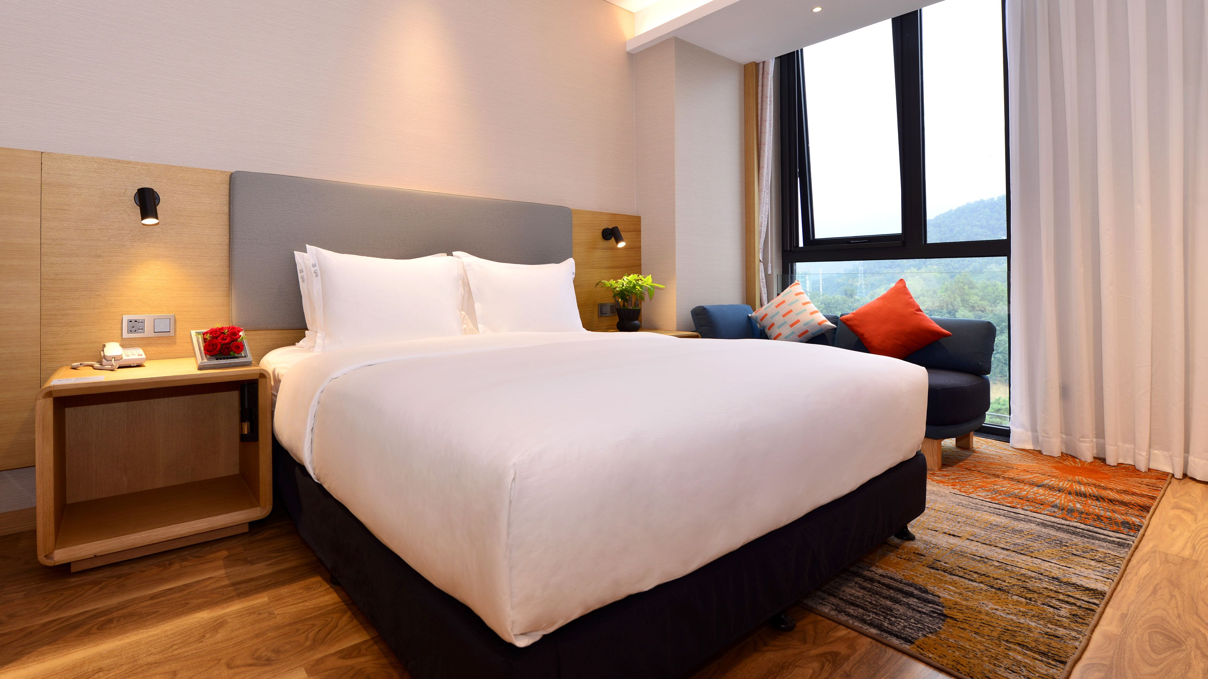 In-room safe, desk, soundproofing, free WiFi